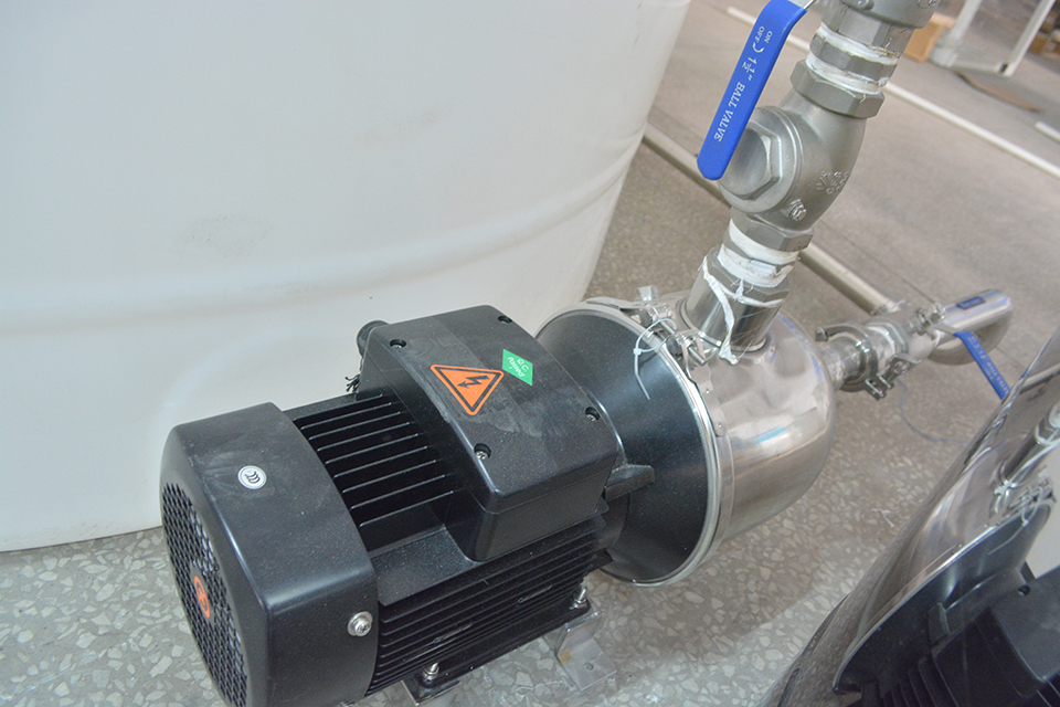 What Is an RO Water Treatment Plant? A Practical Overview for Industrial Purchasers 3 high pressure pump